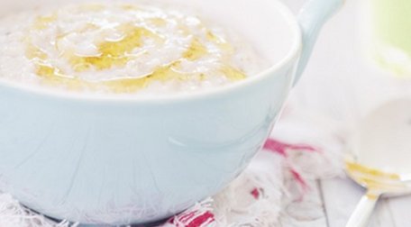 [Translate to Spain - Spanish:] Breakfast porridge with yoghurt and honey